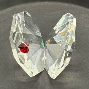 Mobex Crystal Mini Clam w Red Heart Figurine 1-1/8"  Austria